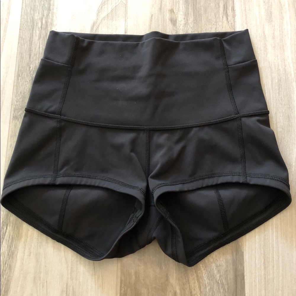 Lululemon Black booty shorts sz 6